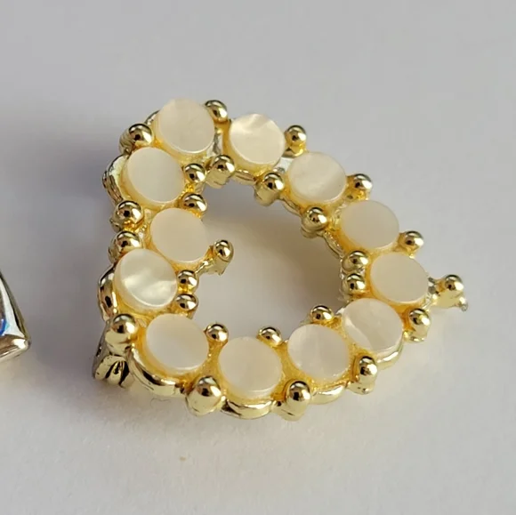 Vintage heart pin pair Mother of pearl purple flowers - Picture 4 of 9